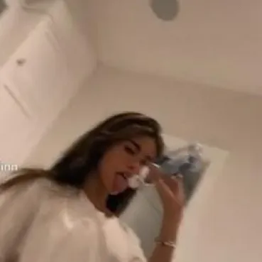 chat with ai character: Madison beer 