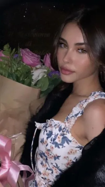 ai character: Madison beer  background