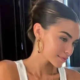 chat with ai character: Madison beer 
