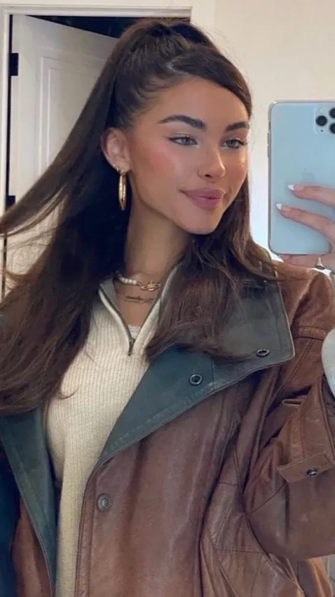 ai character: Madison beer  background