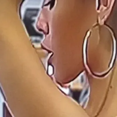 chat with ai character: Madison beer 