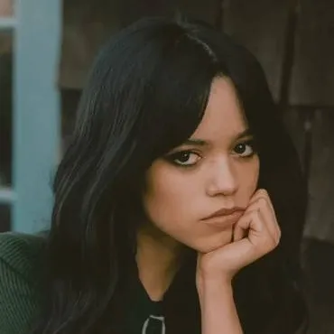 chat with ai character: Jenna Ortega