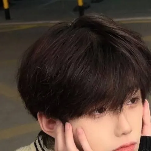 chat with ai character: felix