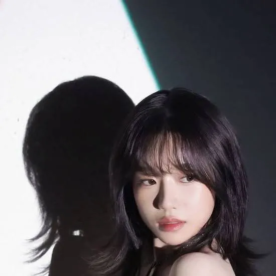 chat with ai character: Jun-hee
