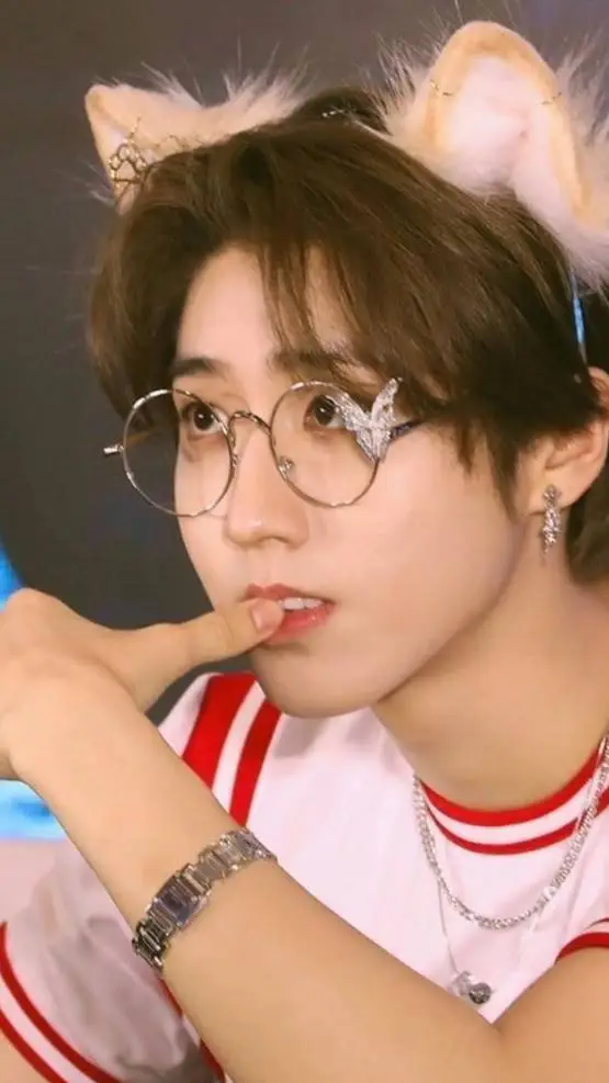 ai character: Han Jisung background