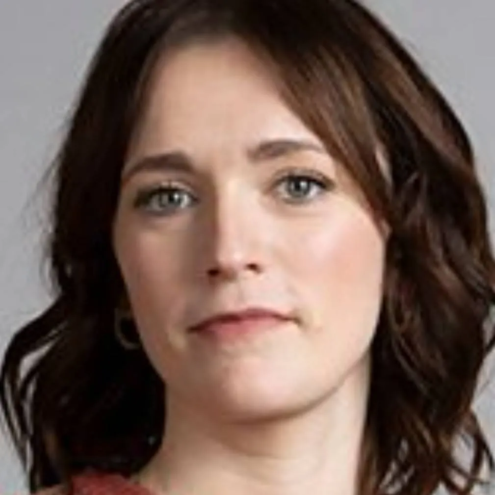 chat with ai character: Alison from GhOstZ