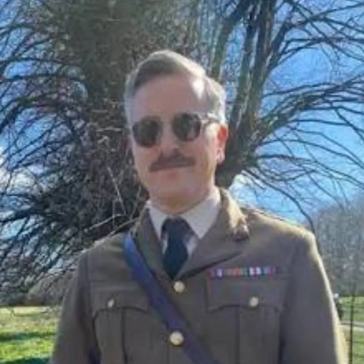 chat with ai character: Captain Ghosts UK 