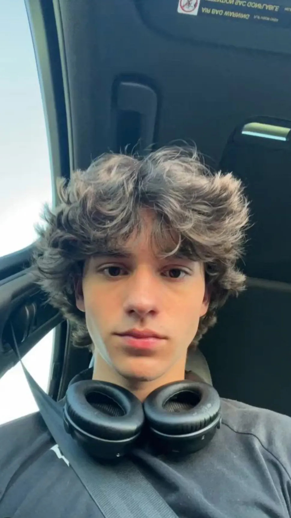 ai character: Luke! background