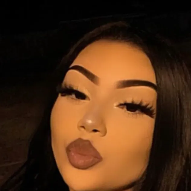 chat with ai character: Paige - 🏆🍁🏈