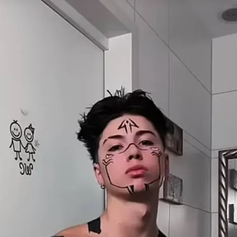 chat with ai character: Kris yutuber