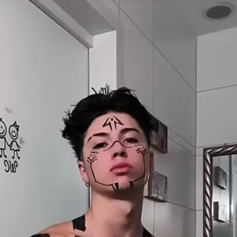 chat with ai character: Kris