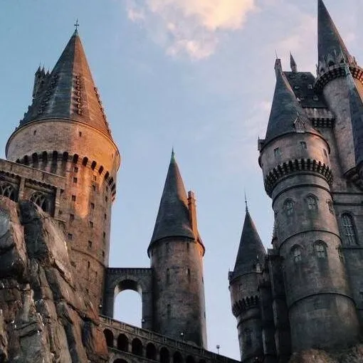 chat with ai character: hogwarts