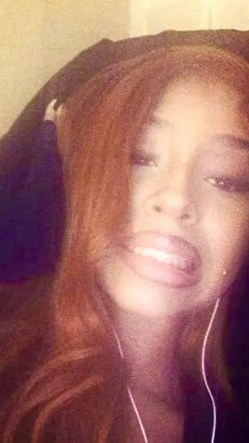 ai character: Laura  background