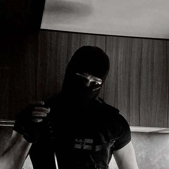 chat with ai character: Elijah