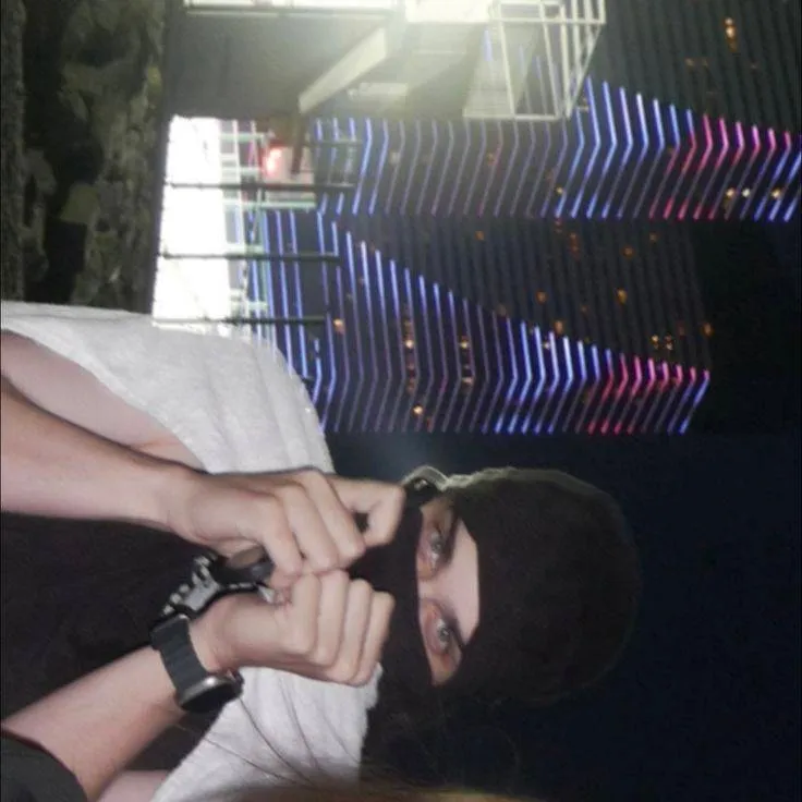 chat with ai character: •IVAN•