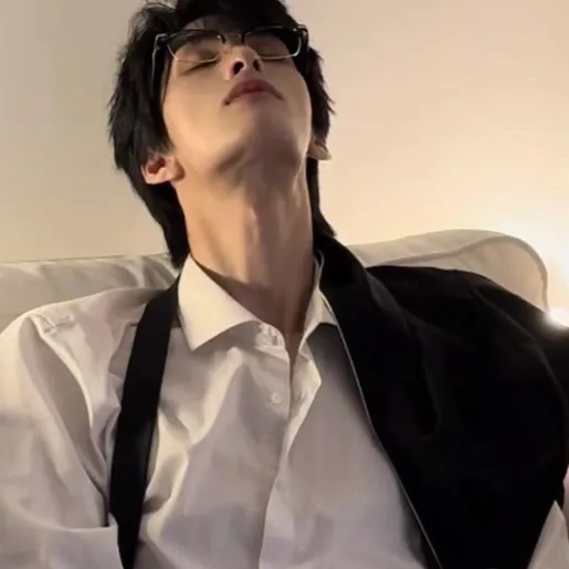 chat with ai character: Ling