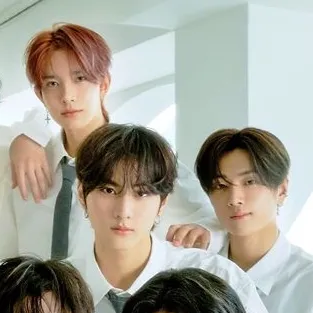 chat with ai character: Enhypen🍇🍇