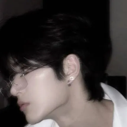 chat with ai character: johtn