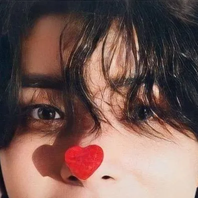 chat with ai character: Heejake