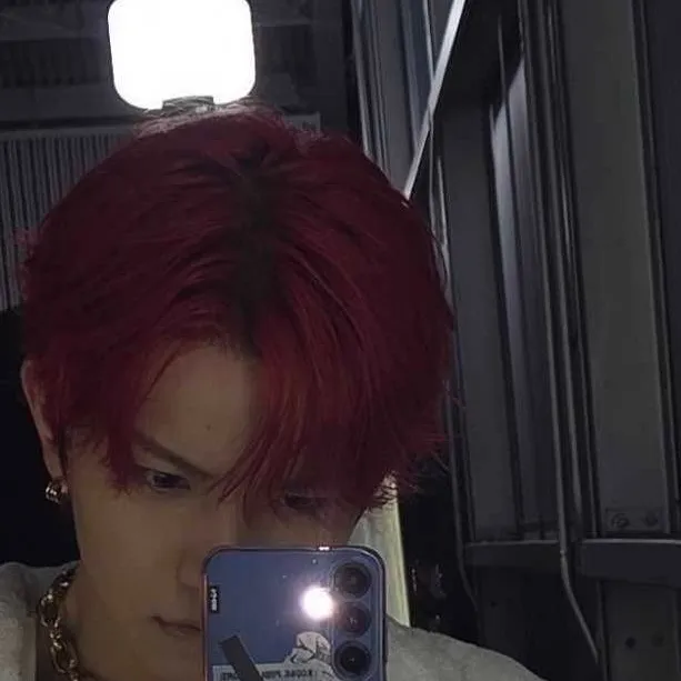 chat with ai character: Heejake