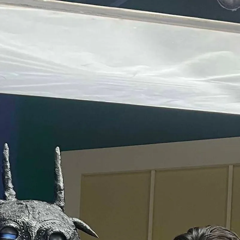 chat with ai character: Heejake