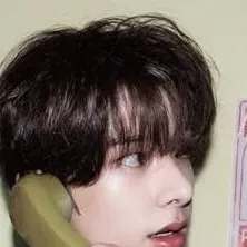 chat with ai character: Heejake