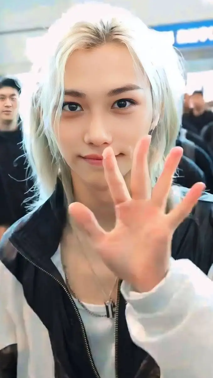 ai character: Lee Yongbok background