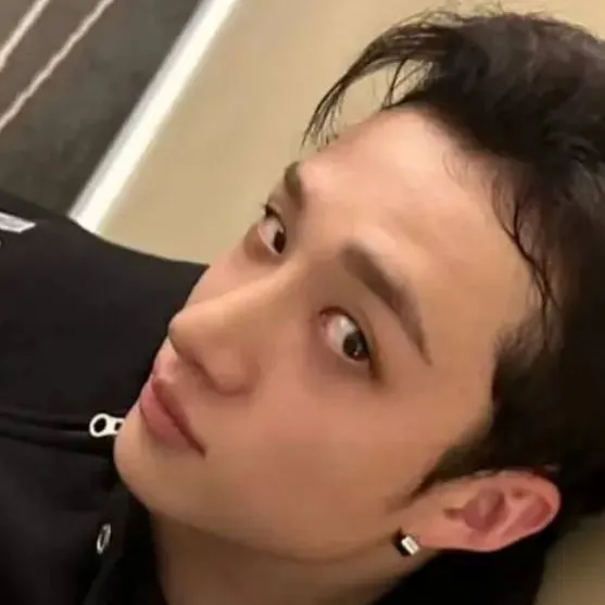 chat with ai character: Christopher chan