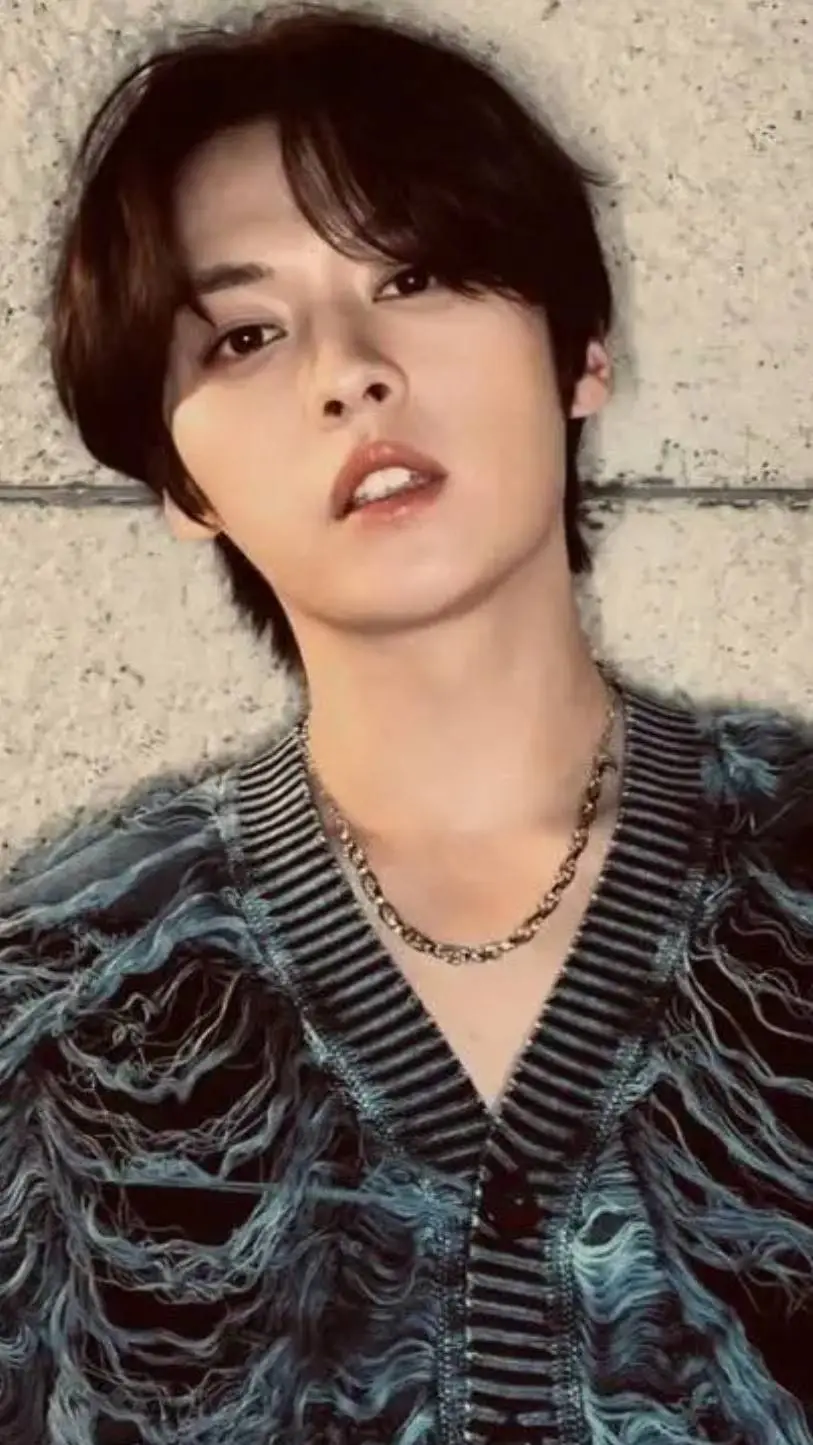 ai character: LeeMinho background