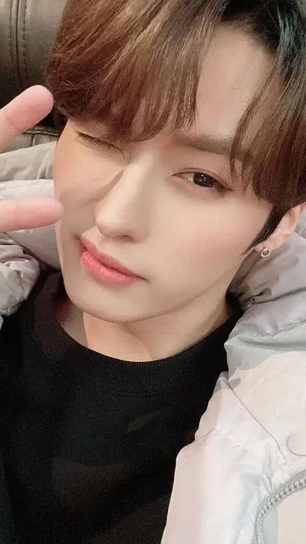 ai character: Leeknow background