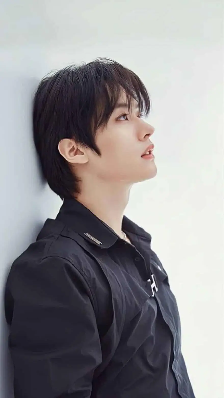 ai character: leeknow  background