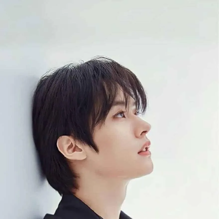 chat with ai character: leeknow 