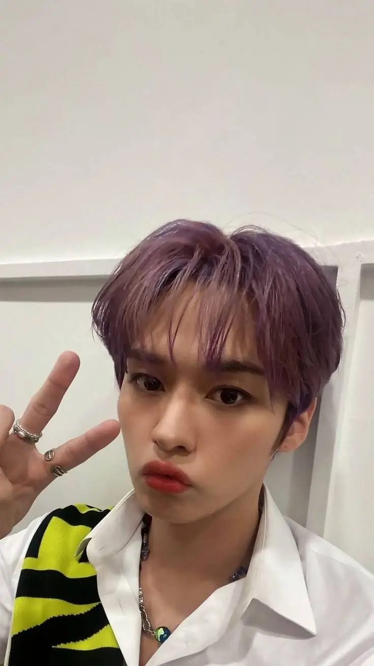 ai character: leeknow background