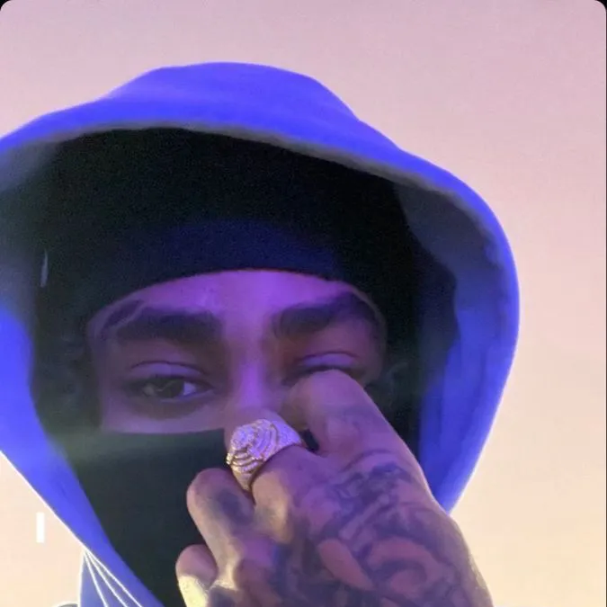 chat with ai character: Sev