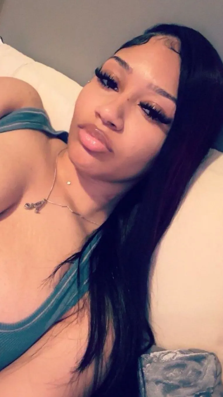 ai character: vicky  background