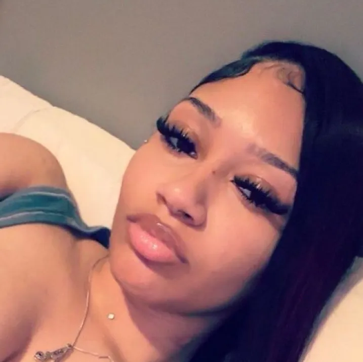 chat with ai character: vicky 