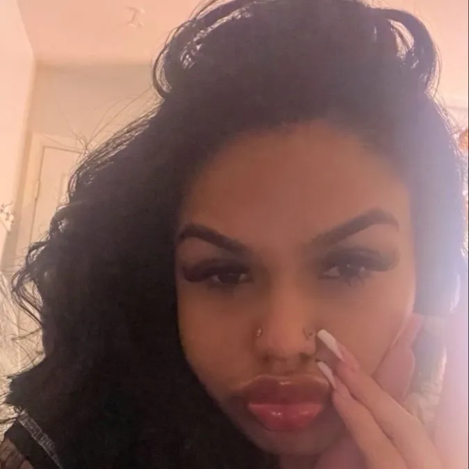 chat with ai character: Emma