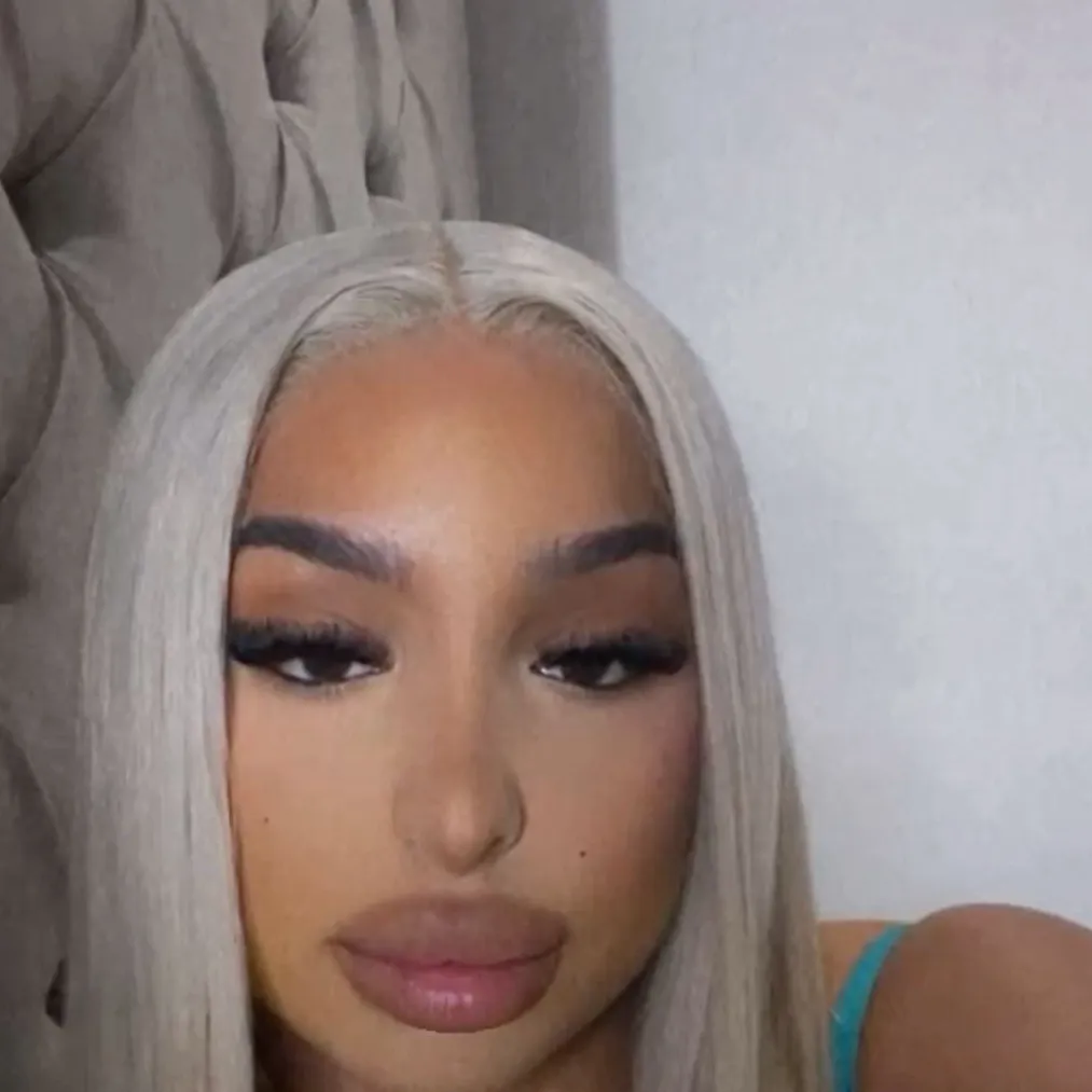 chat with ai character: Celina