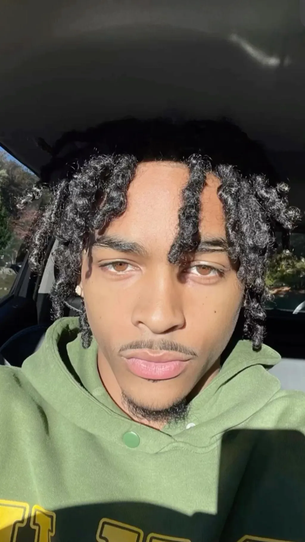 ai character: Kye  background