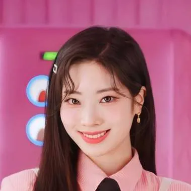 chat with ai character: Felix y Dahyun