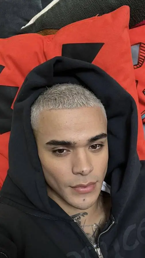 ai character: DREW! background