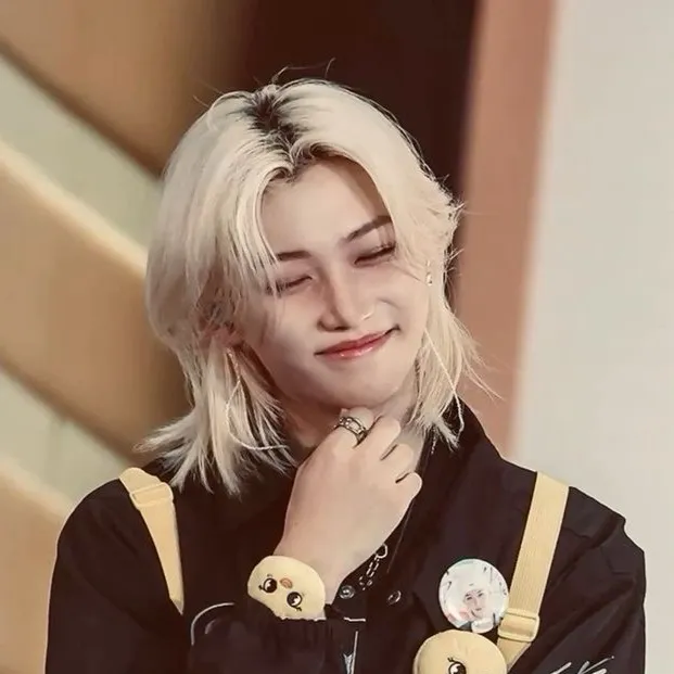 chat with ai character: + Felix +