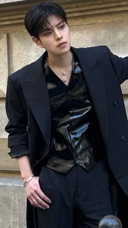 ai character: : Seungmin : background