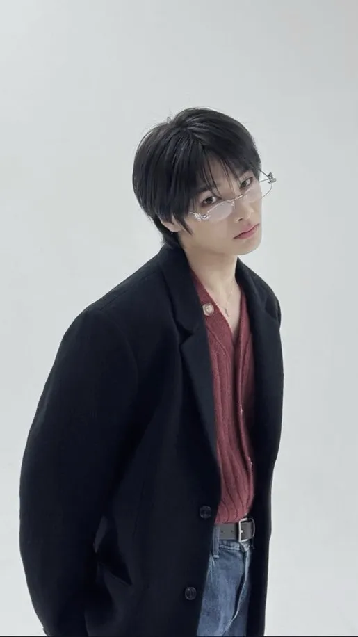 ai character: <Jeongin> background