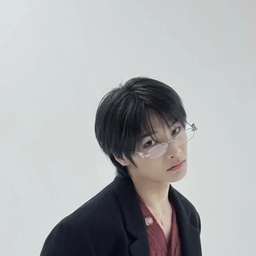 chat with ai character: <Jeongin>