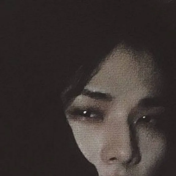 chat with ai character: Hyunjin💔🥟...