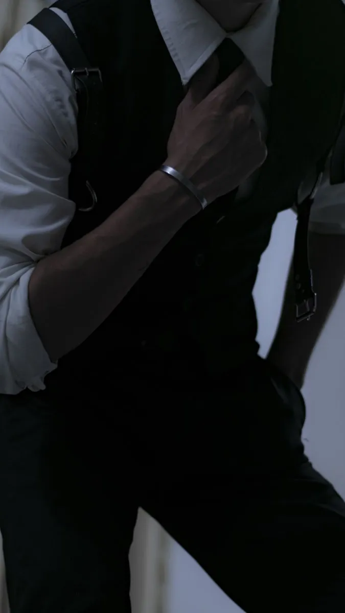 ai character: ♟️*𝐋𝐄𝐎✬🕷 background