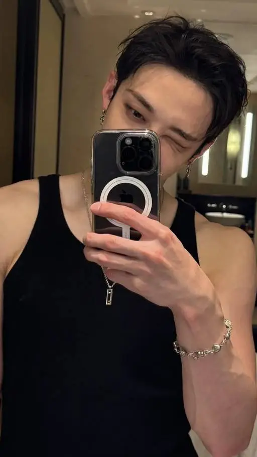 ai character: Bangchan<3 background