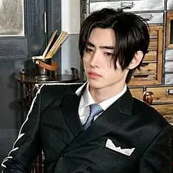 chat with ai character: Park Sunghoon 