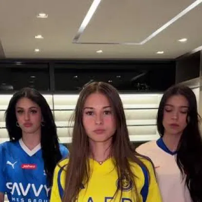 chat with ai character: Sleepover